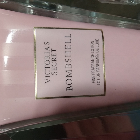 SALE! NWT Victoria's Secret "Bombshell" Set - Picture 2 of 4